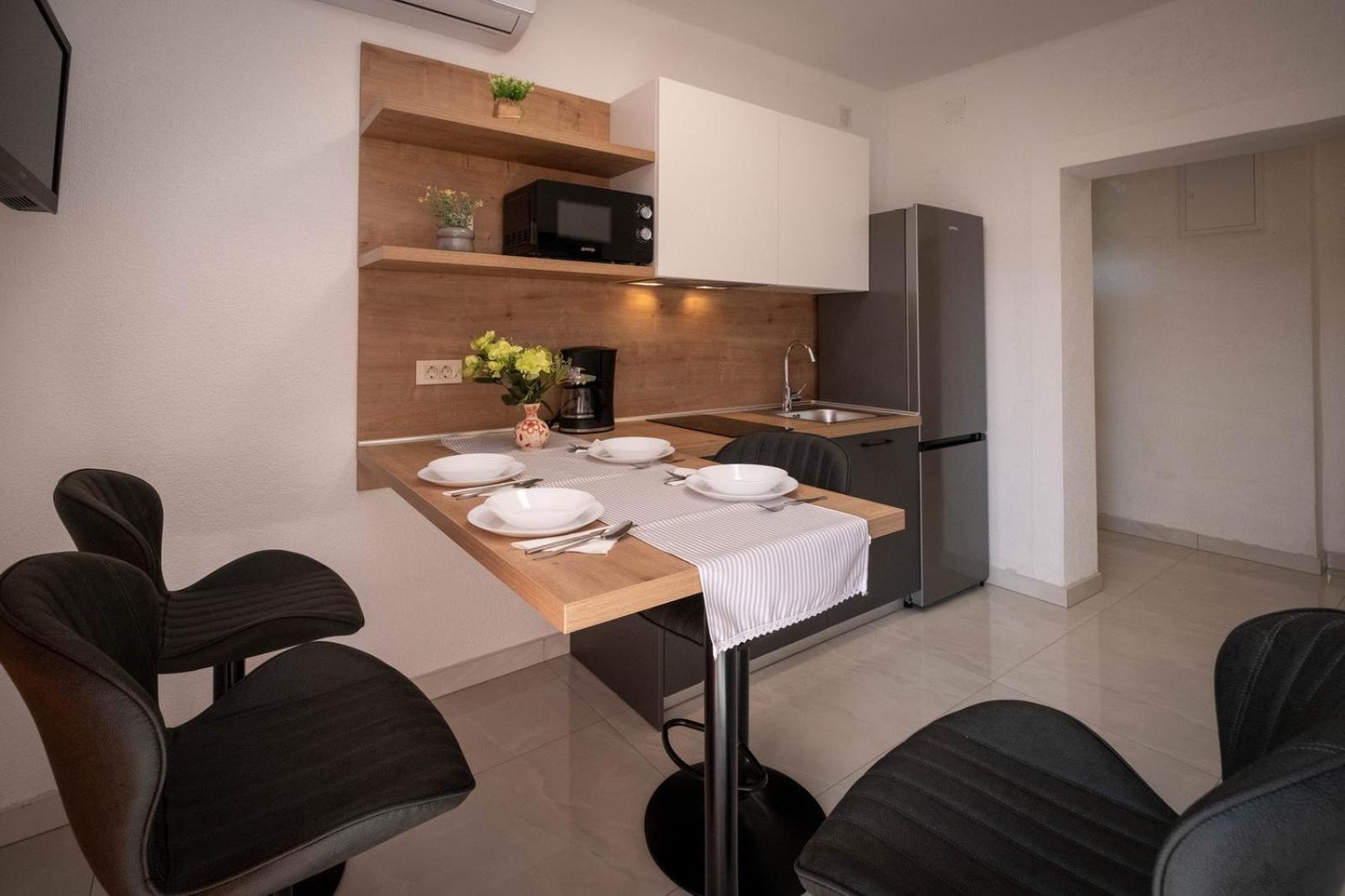 Apartments Serbecic Малинська Екстер'єр фото